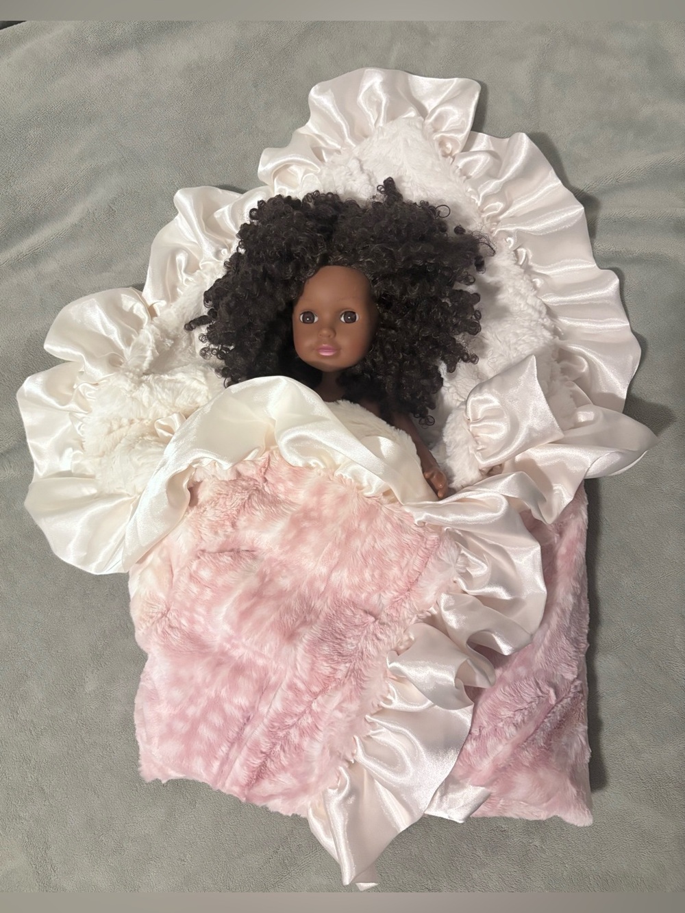 Rockin Royalty Baby Blanket  Pink Faux Fur, Satin Ruffle Edge USA NWT